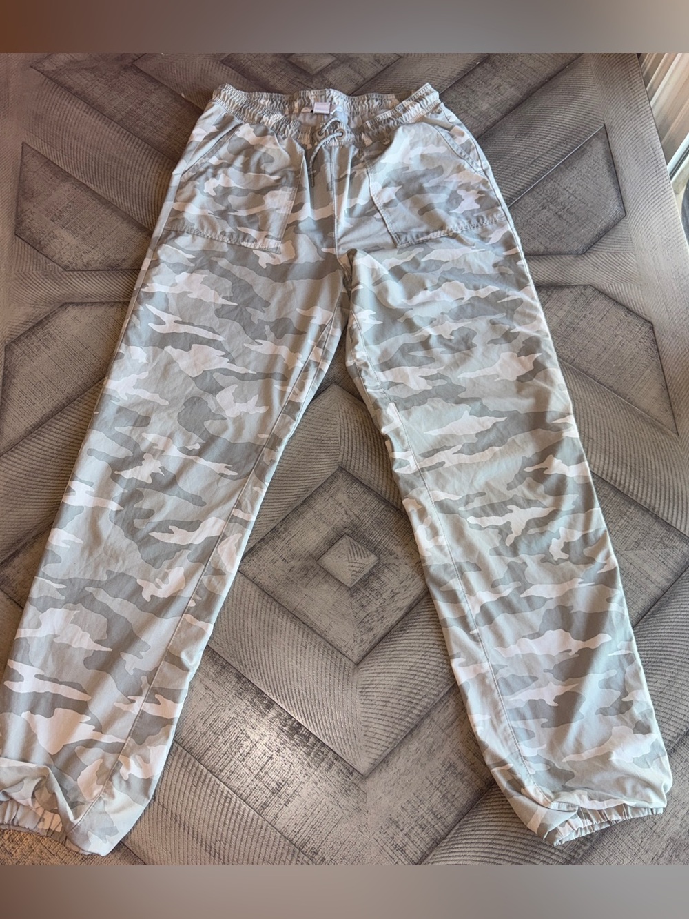 Athleta Girl Lined High Jump Jogger XL 14 Gray White Camo Pants Drawstring